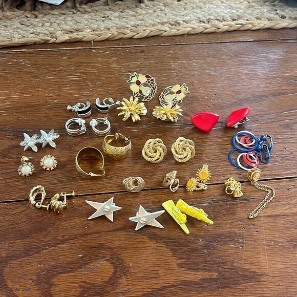 Vintage clip on earring lot - Picture 1 of 5